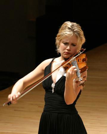 Photo of Leila Josefowicz in performance.